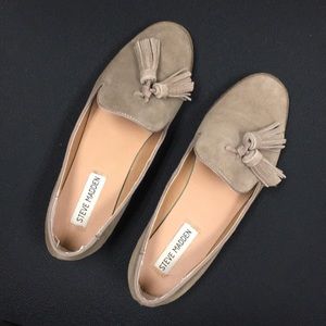 Steve Madden Suede Tassle Flats (size 6)